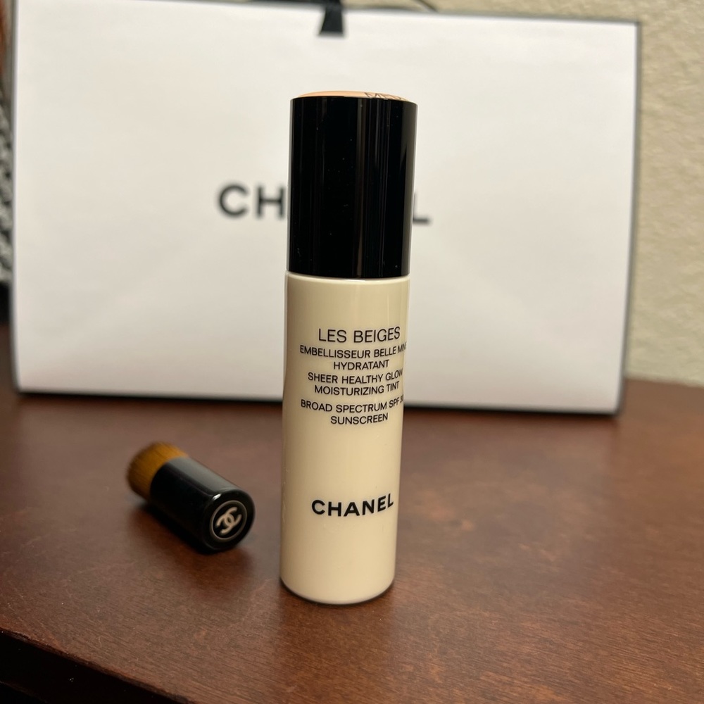 Chanel Les Beige moisturizing healthy glow. Free mini brush.